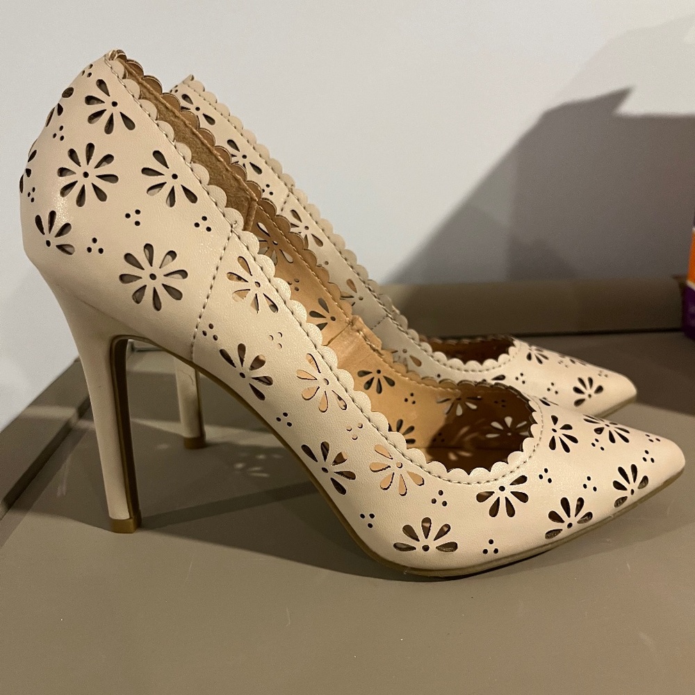 New- Lauren Conrad Floral Heels-Size 8